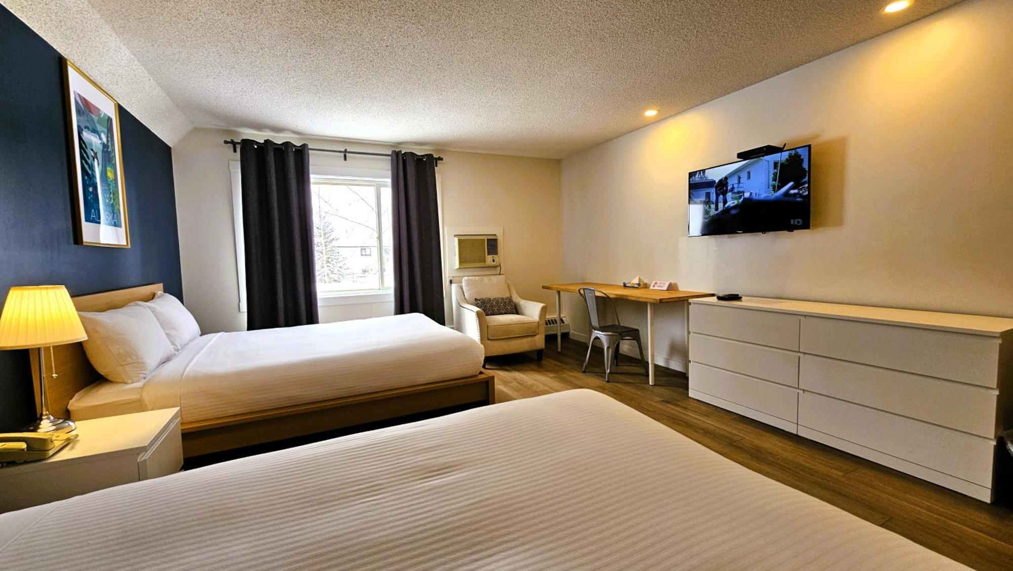 Cloud 9 Inn Whitecourt Exterior photo