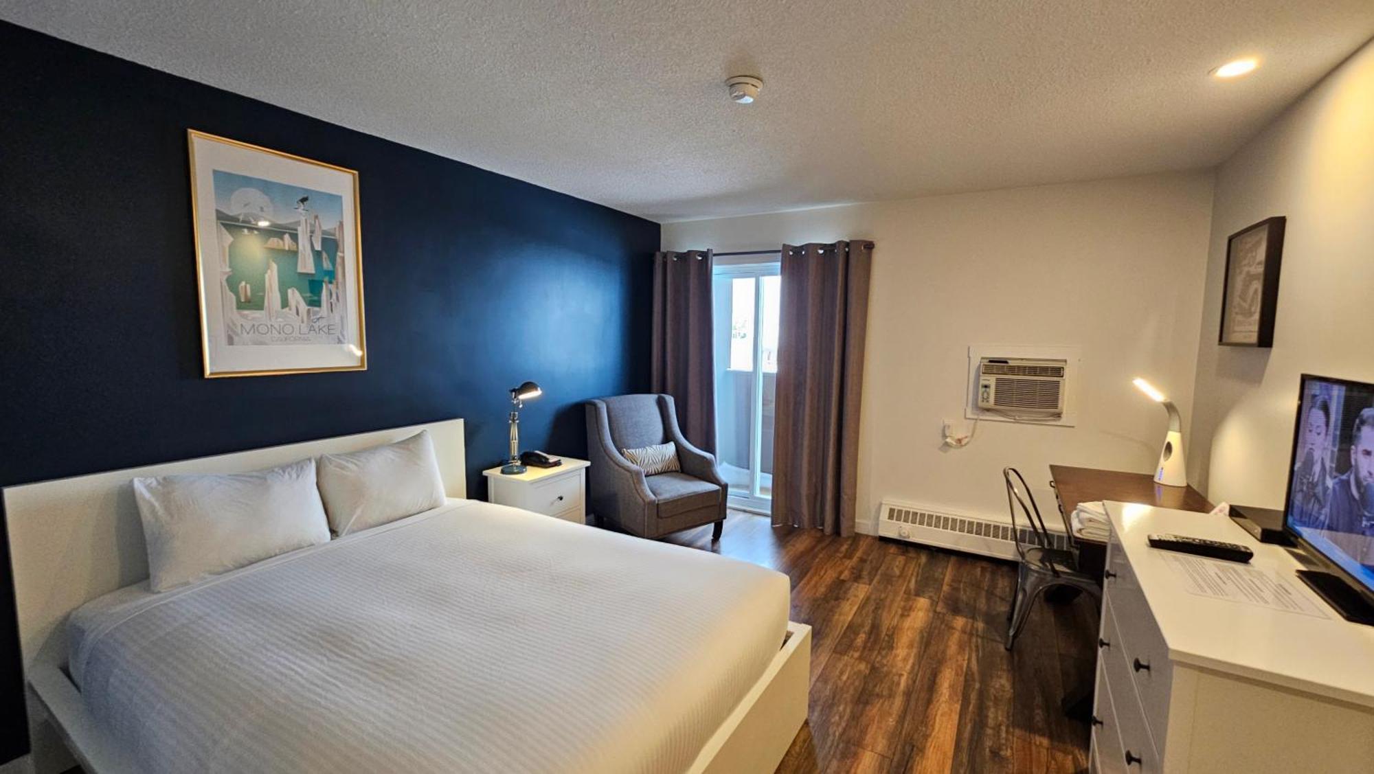 Cloud 9 Inn Whitecourt Exterior photo