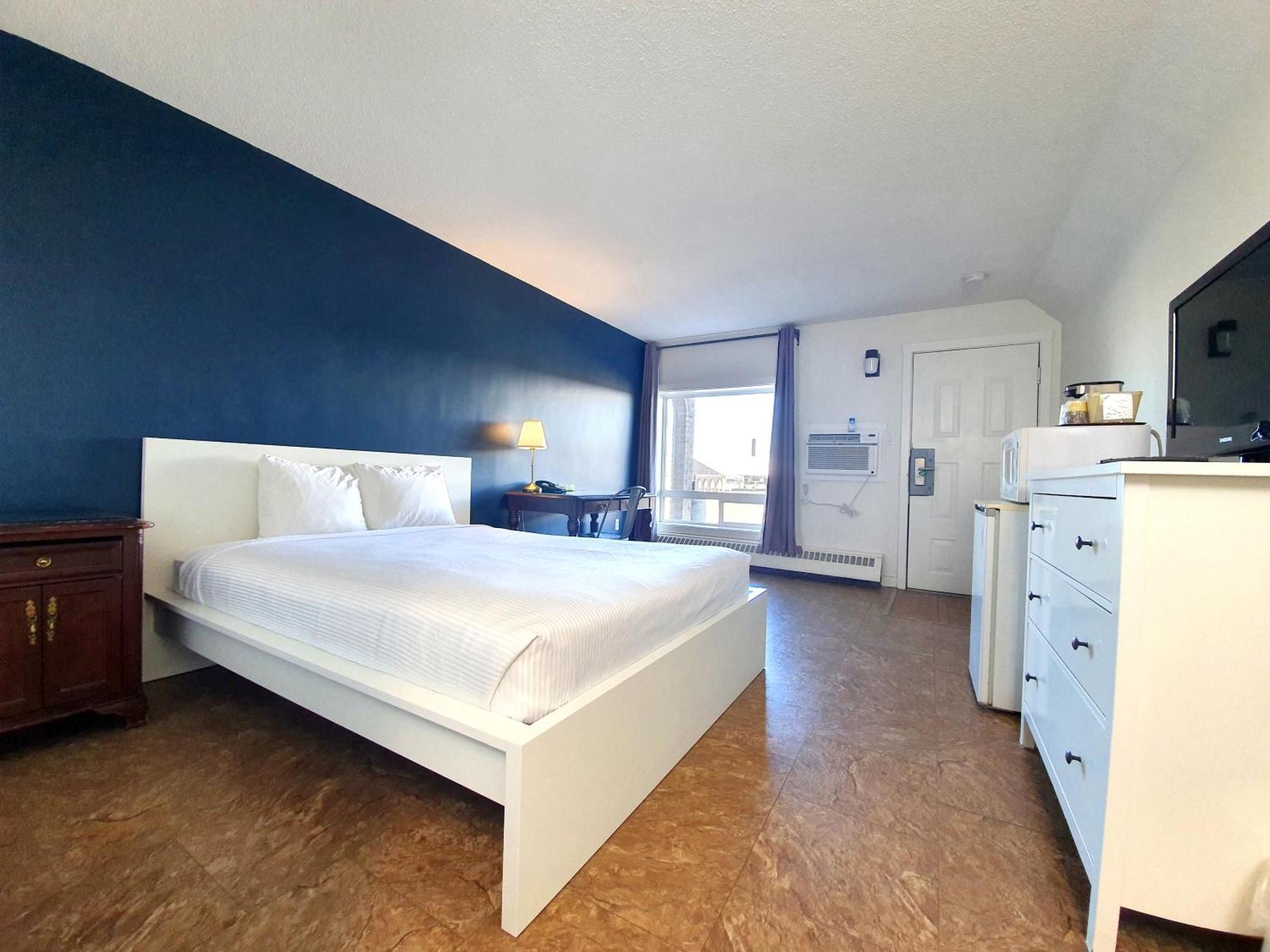 Cloud 9 Inn Whitecourt Exterior photo